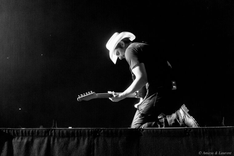 "I'm Gonna Miss Her" Brad Paisley: A Romantic Relationship Crumbling Due to Apathy