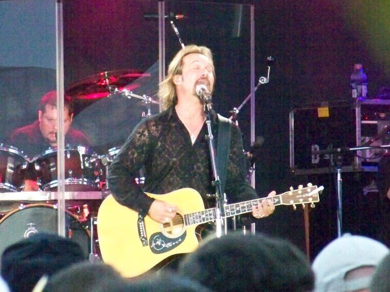 "Here's a Quarter (Call Someone Who Cares)" Travis Tritt: Bitter Rejection and Extreme Emotional Callousness