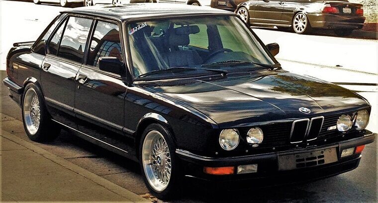 BMW M5 E28 (1984–1988)