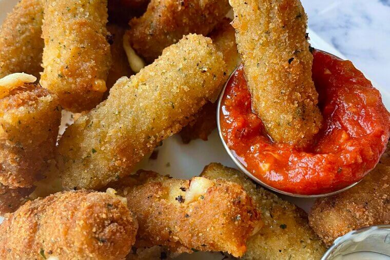 Breaded Mozzarella Sticks With Marinara Sauce