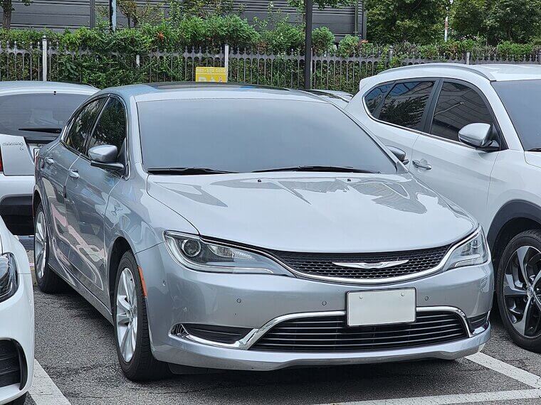 Chrysler 200