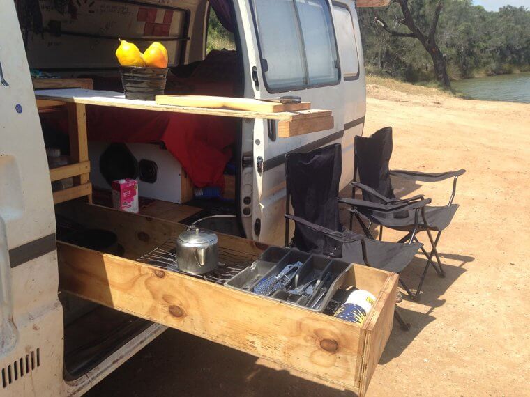 "Noch Einer Schluckt Staub"