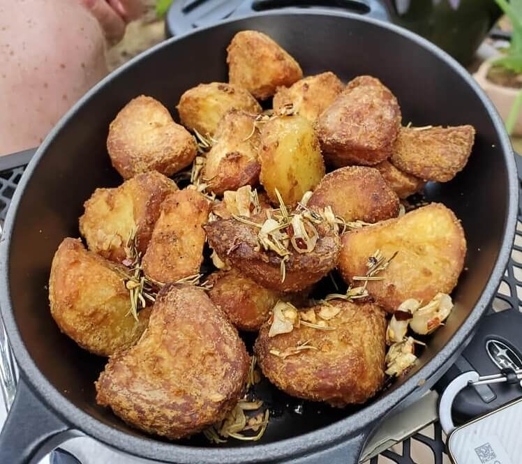 ジャガイモを茹でた後、中に入れると美味しくなる