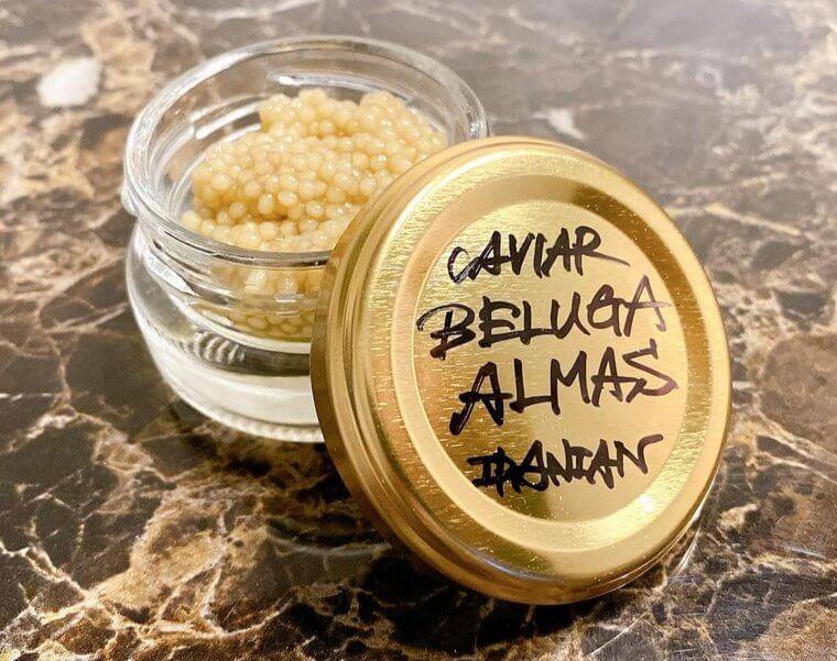 Caviar Almas (cerca de US$ 14.000 por libra)