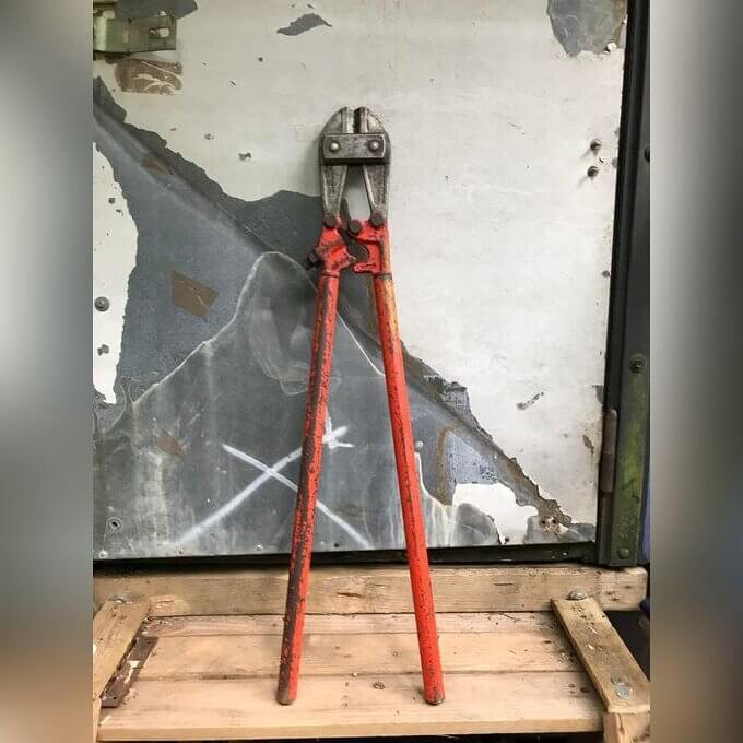 A Heavy Bolt Cutter Built Like a Tank