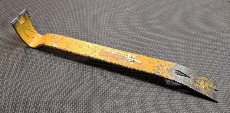 The Flat Pry Bar for Every Tough Job