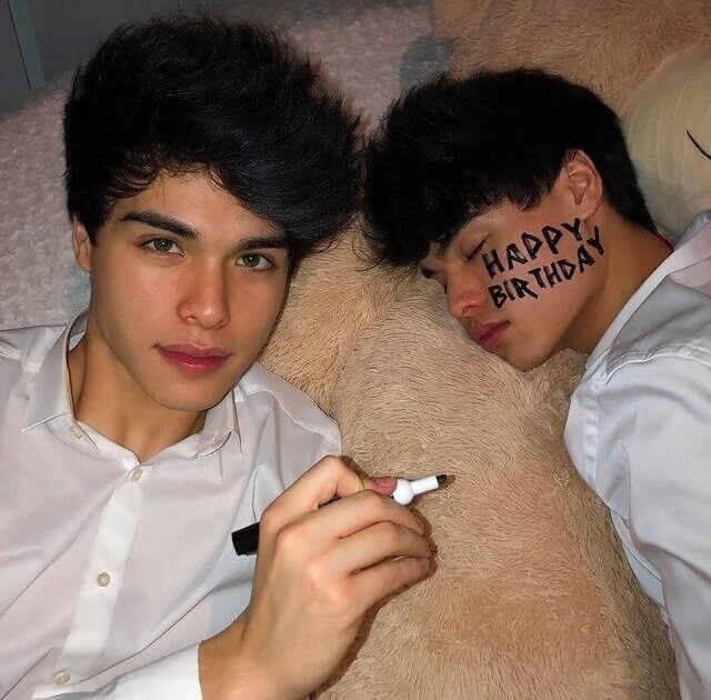 The Stokes Twins - 24.6 Million Followers