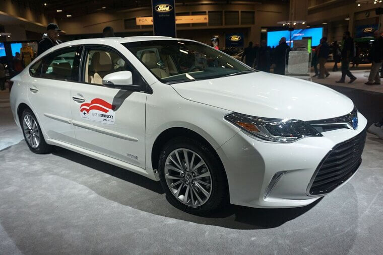 2017 Toyota Avalon Hybrid Limited - $25,000