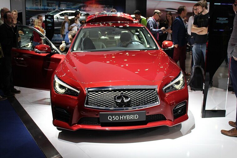 2015 Infiniti Q50 Hybrid - $12,540