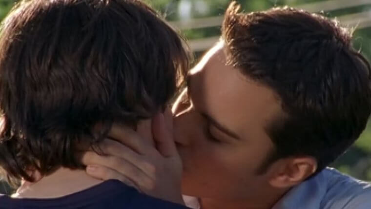 Dawson's Creek Airs First-Ever Romantic Kiss Between Two Men