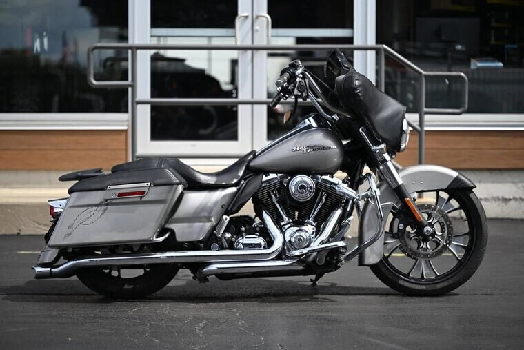 2009 Harley-Davidson FLHX Street Glide – $7,999