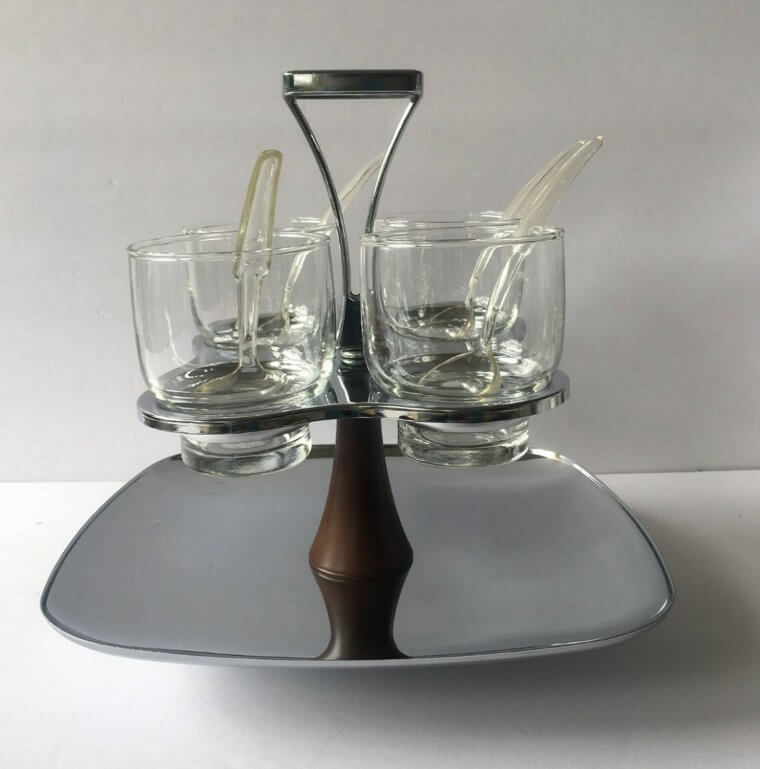 A Snazzy Serving Tray for Sauces