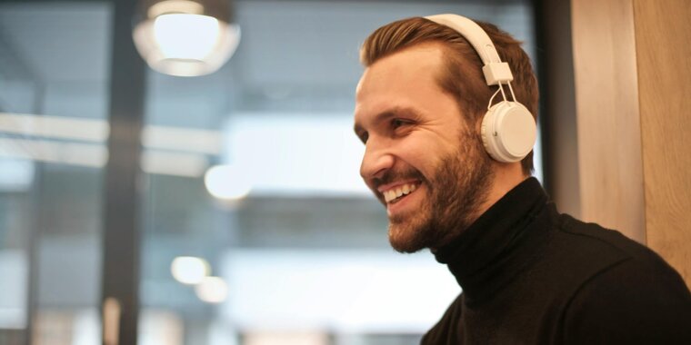 Headphones & Earbuds