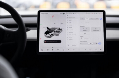 Why Drivers Hate Touchscreen Technology