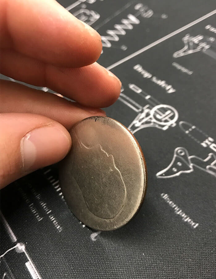 Een zilveren dollar die iemands opa in zijn zak hield