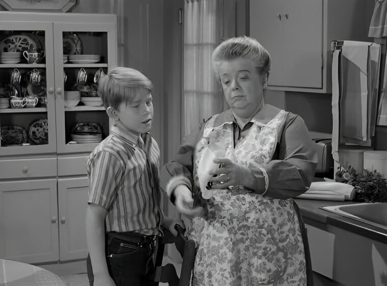 The "Furniture Trick" Used to Make the Taylor Kitchen Feel Tiny and Intimate