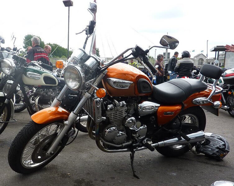 Triumph Adventurer 900 (1996–2001)