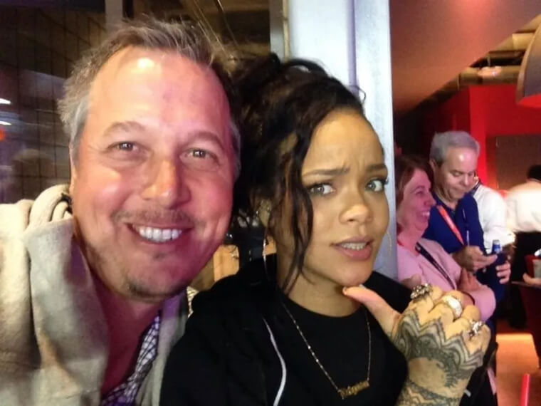 Rihanna disse que ele não pode ficar sob seu guarda-chuva
