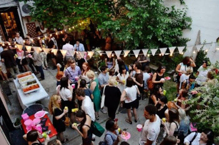 Tanya Ha Deciso Di Organizzare Una Chiassosa Festa In Risposta