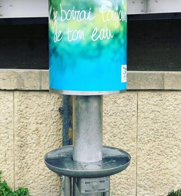 Wasserfontänen mit sprudelndem Wasser