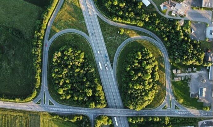Riesige Autobahnen ohne Geschwindigkeitsbegrenzung