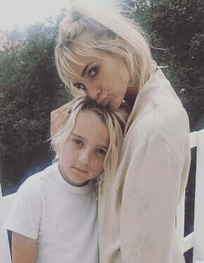 Ashlee Simpson — 23