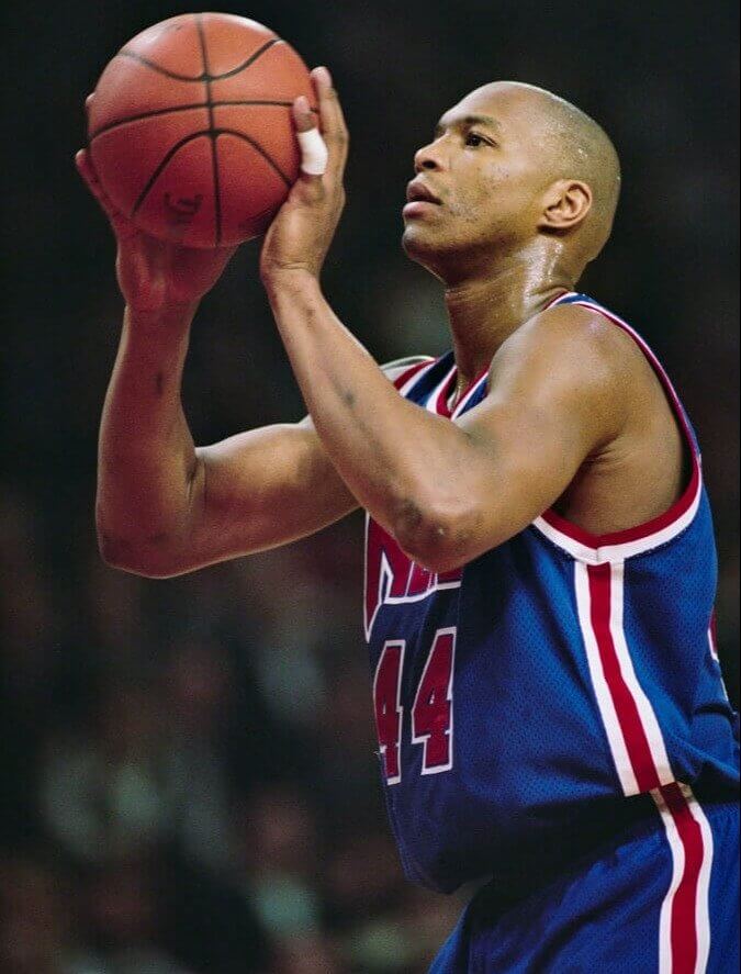 Derrick Coleman Delivers Water to Residents in Flint, Michigan