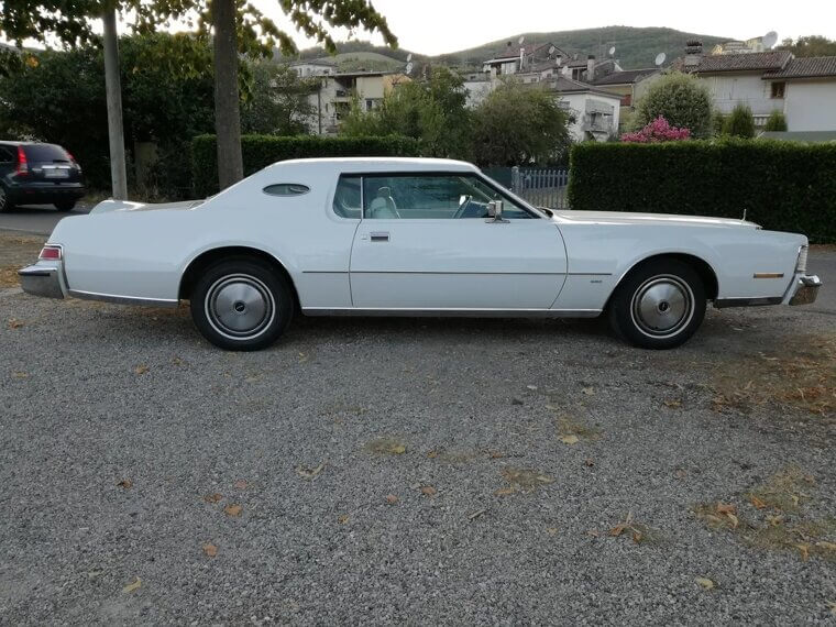 Lincoln Continental Mark IV