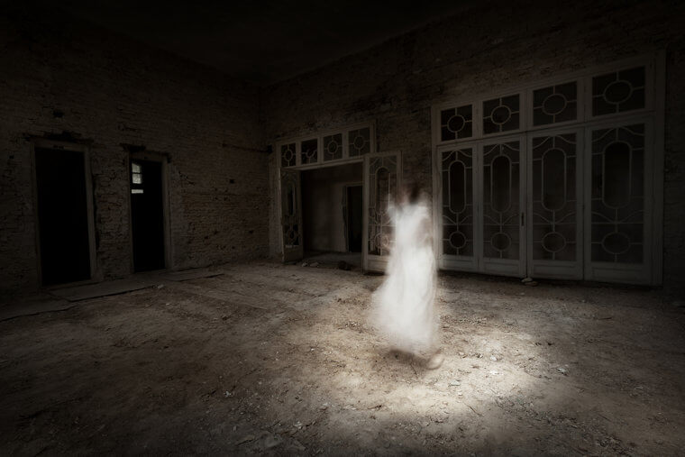 Trouver les factures et commencer à penser qu'il pourrait s'agir de fantômes