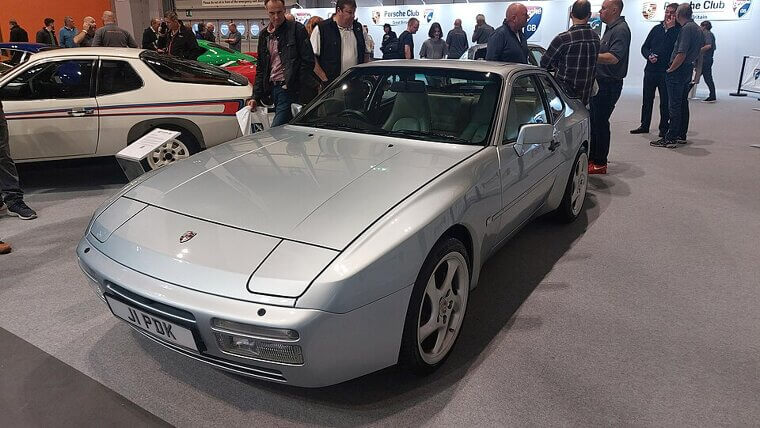 Porsche 944