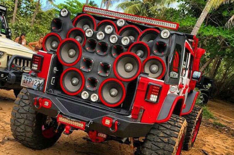 Trunk-Mounted Subwoofer Showcases