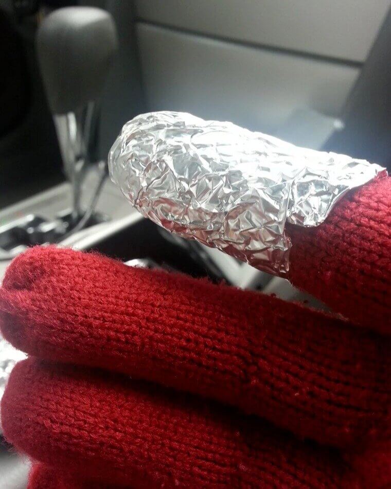 Papel alumínio nas luvas