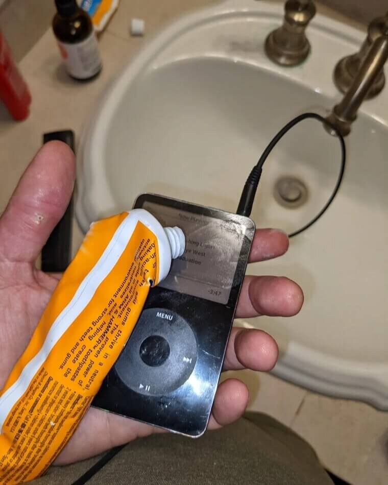 Pasta de dente para remover arranhões