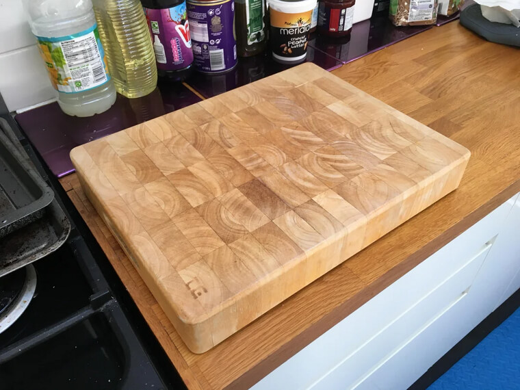 Limpe corretamente suas tábuas de corte de madeira