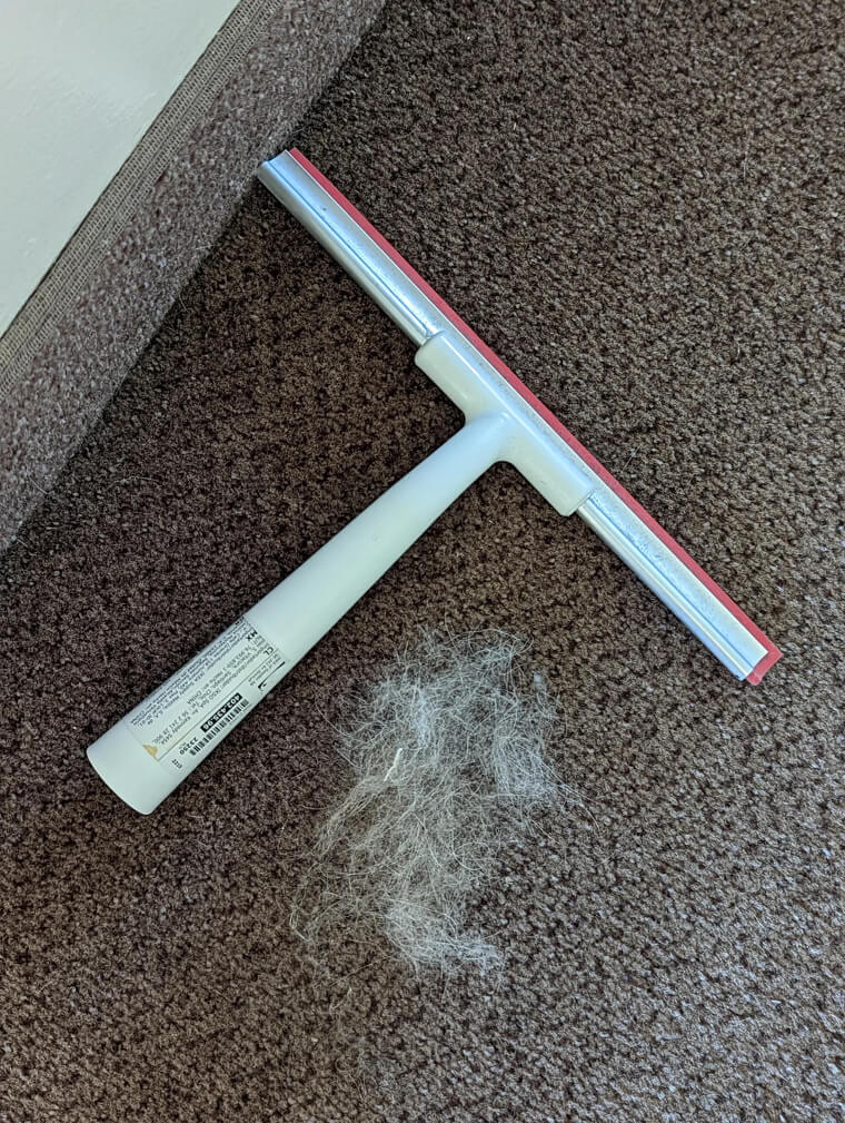 Rodo para lidar com os pelos do bichinho de estimação