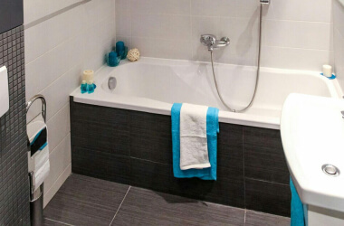 What Experts Say You Shouldn’t Keep in Your Bathroom